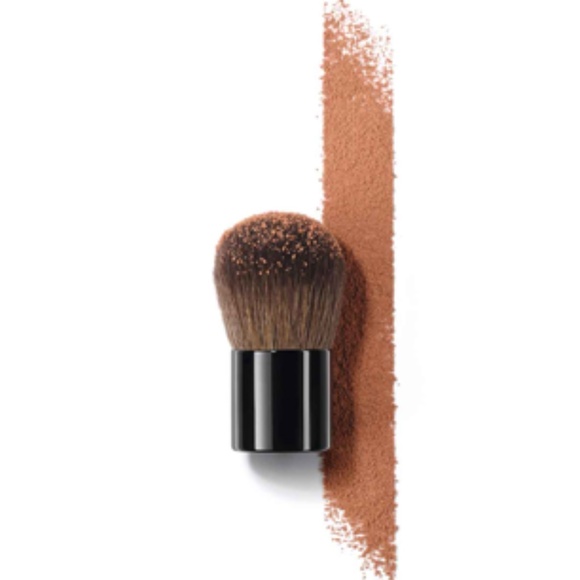 LES PINCEAUX DE CHANEL Retractable kabuki brush n°108